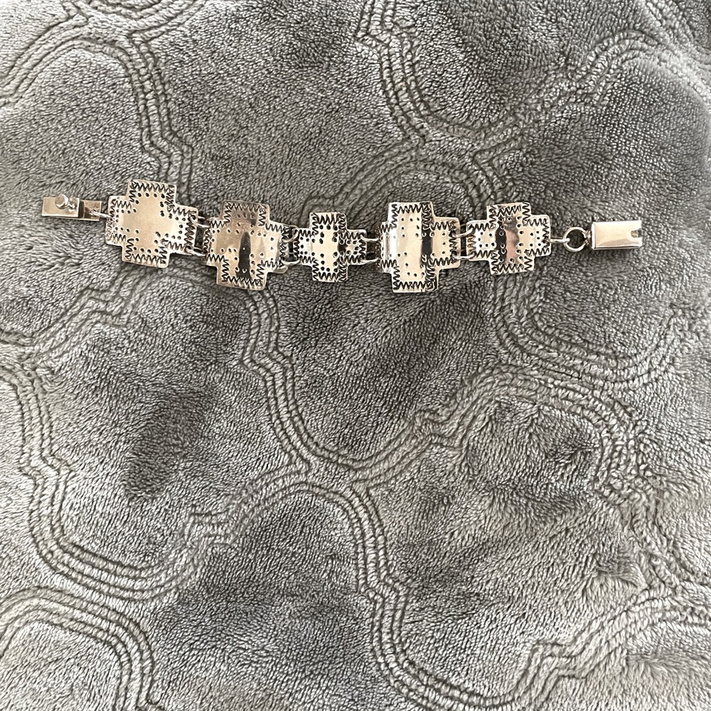 Sterling Silver cross bracelet size 7.